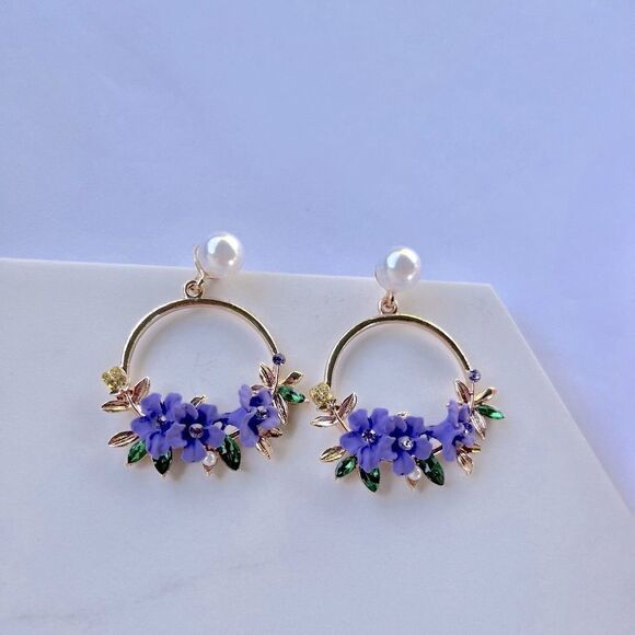 5 for $25 PURPLE FLOWER 🌸 DANGLE EARRINGS - Picture 4 of 6